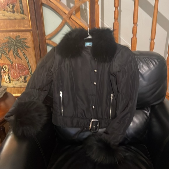 Brand new black ski jacket with fur collar and fur cuffs - Picture 4 of 5